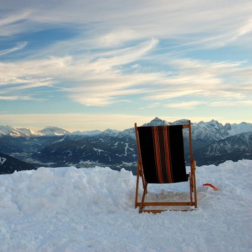 Ein Stuhl im Schnee auf der Nordkette